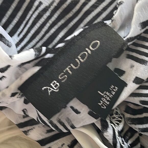AB Studio Blouse - Picture 7 of 8